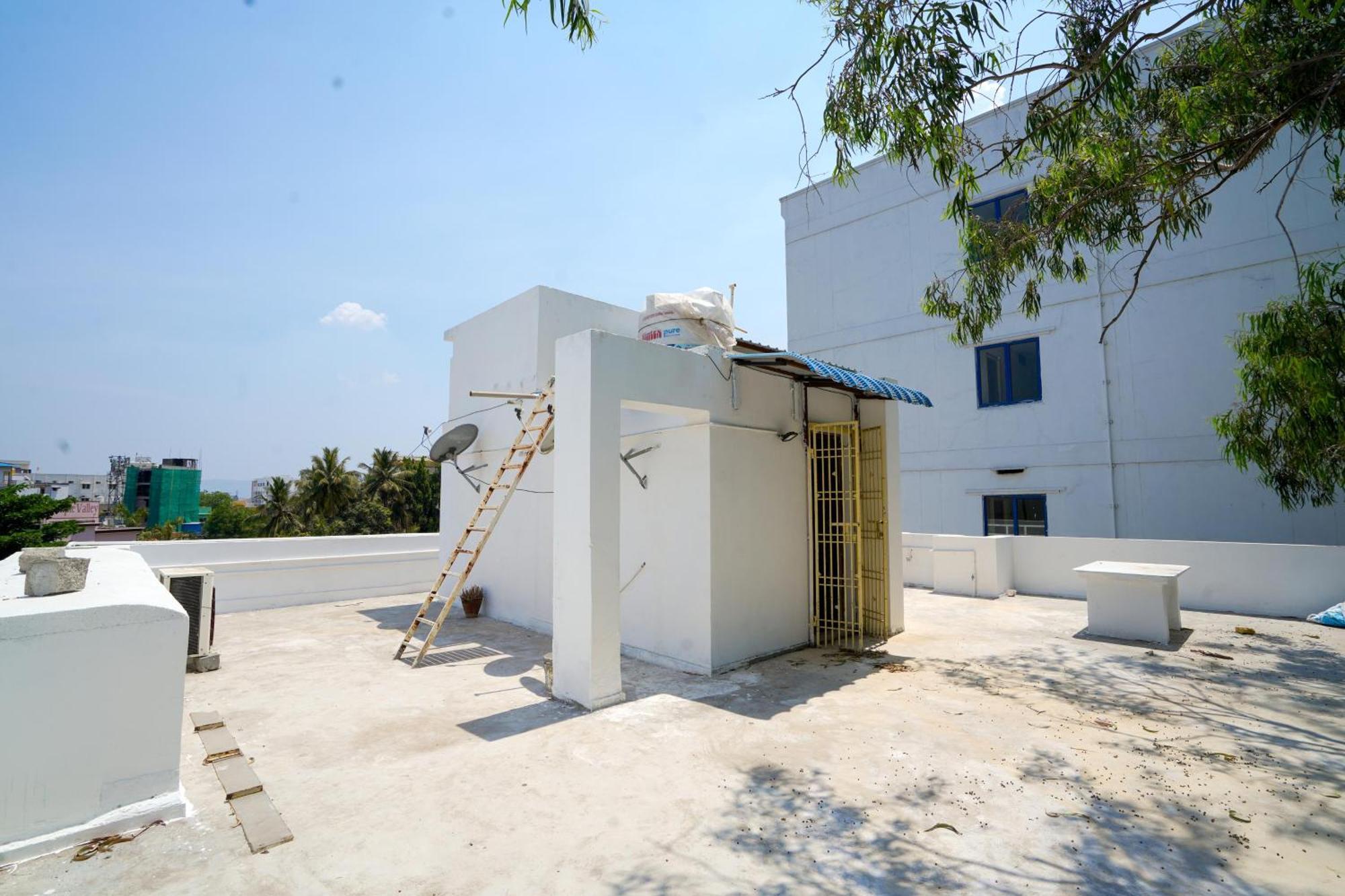 Golden Villa - Duplex House With Private Theater - Near To Alipiri And Bhudevi Ttd Ticket Counter And Kapilateertham Tirupati Exterior photo