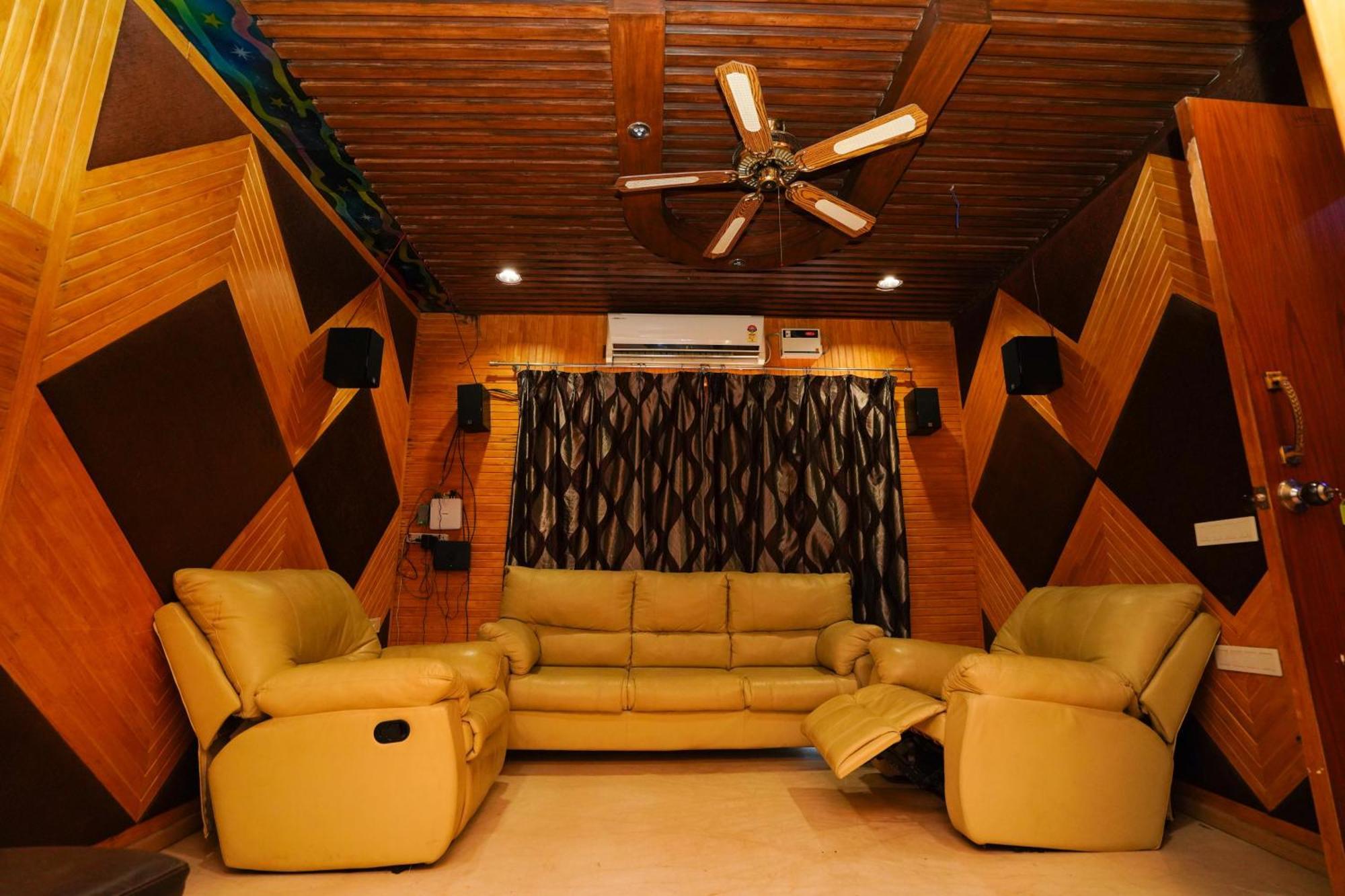 Golden Villa - Duplex House With Private Theater - Near To Alipiri And Bhudevi Ttd Ticket Counter And Kapilateertham Tirupati Exterior photo