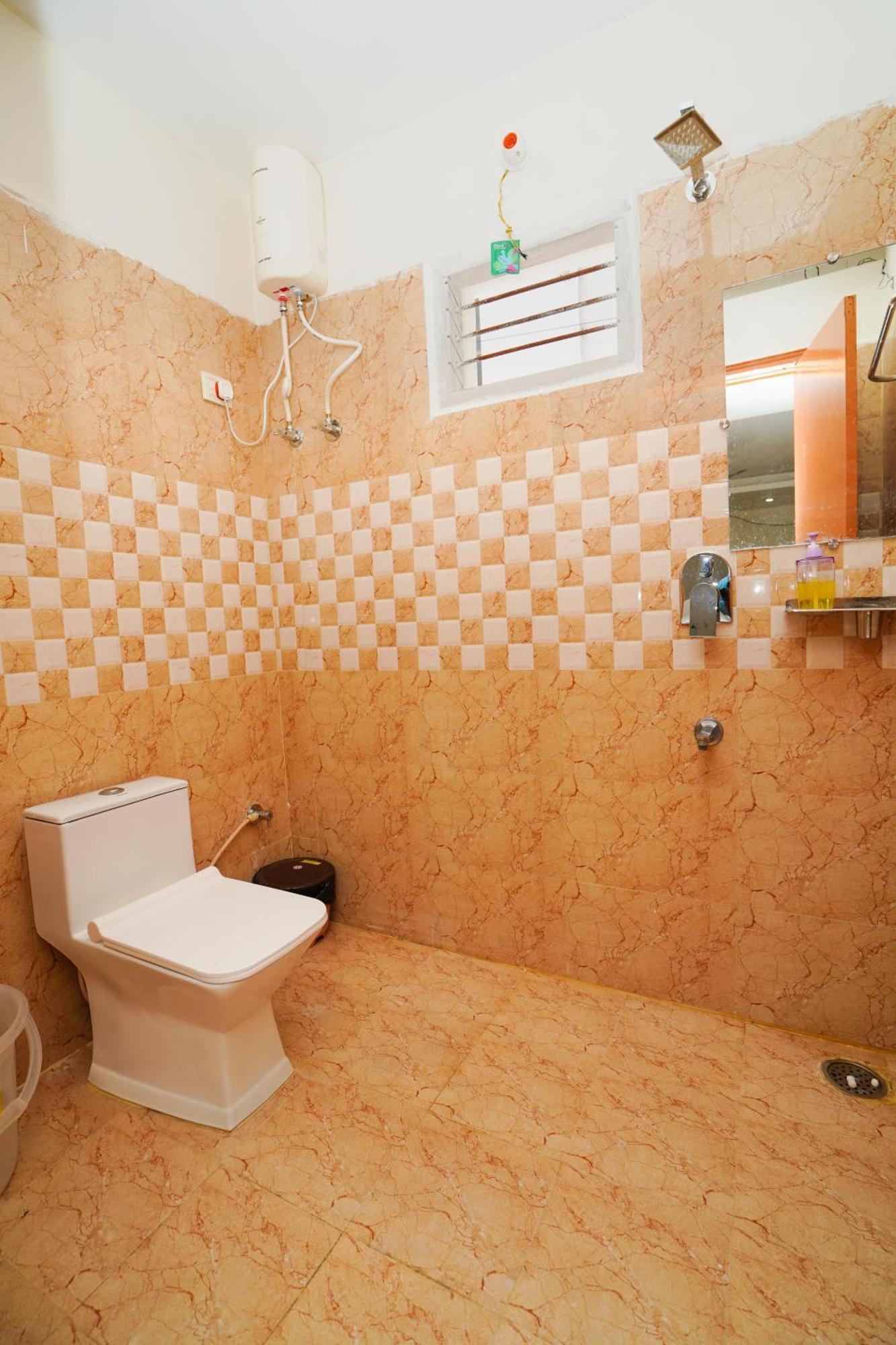 Golden Villa - Duplex House With Private Theater - Near To Alipiri And Bhudevi Ttd Ticket Counter And Kapilateertham Tirupati Exterior photo