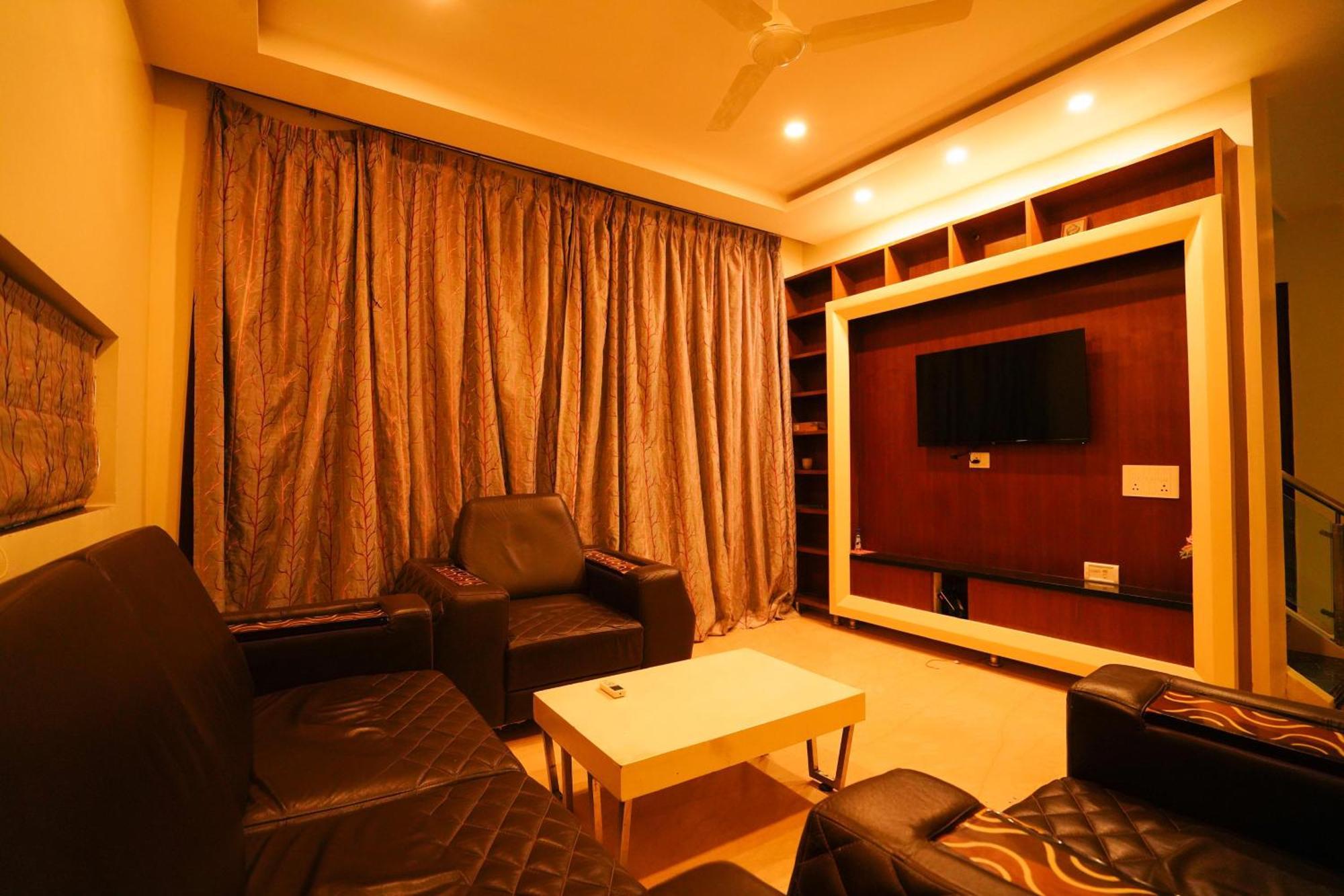 Golden Villa - Duplex House With Private Theater - Near To Alipiri And Bhudevi Ttd Ticket Counter And Kapilateertham Tirupati Exterior photo