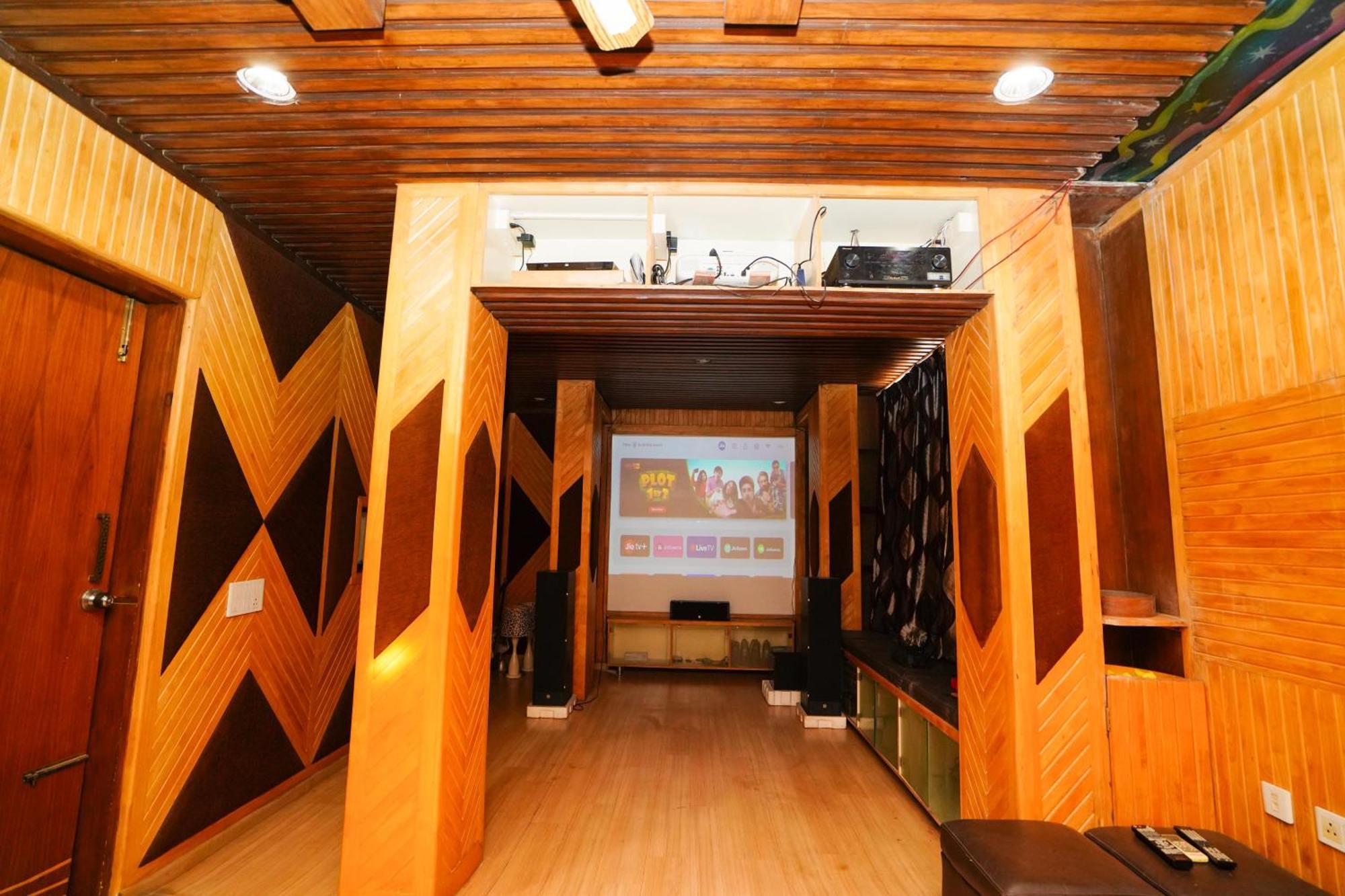 Golden Villa - Duplex House With Private Theater - Near To Alipiri And Bhudevi Ttd Ticket Counter And Kapilateertham Tirupati Exterior photo